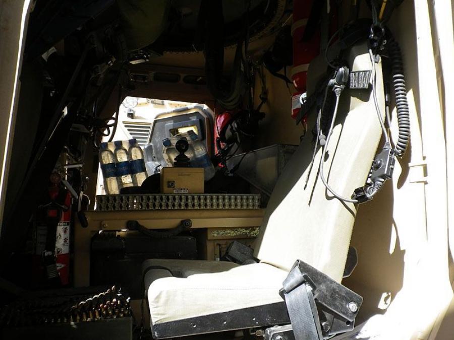 Интерьер Oshkosh M-ATV 2009 года  (фото 290 из 676)